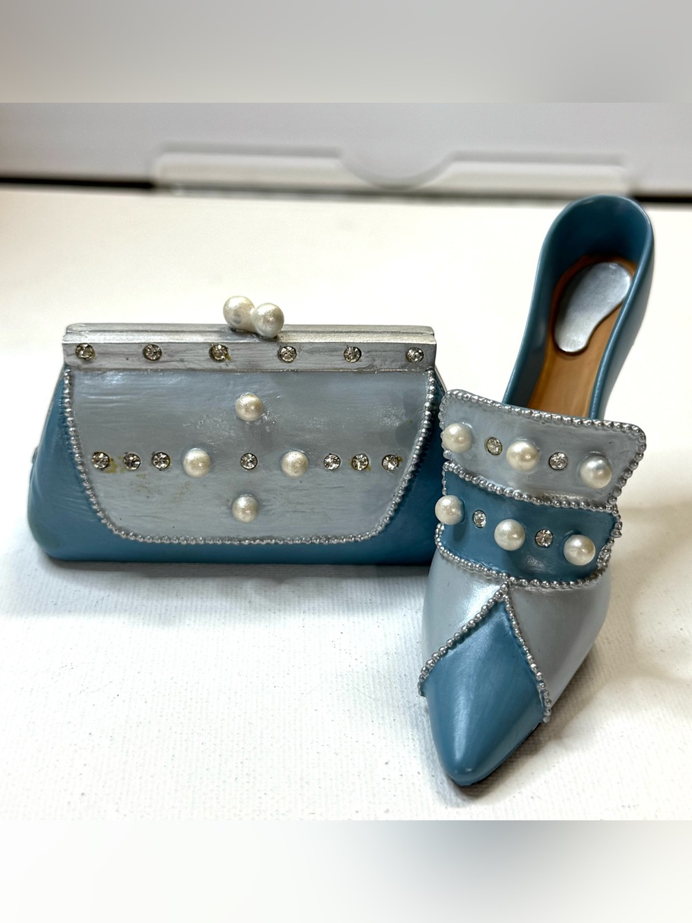 Avon Collectible All Dressed Up shoe and purse set